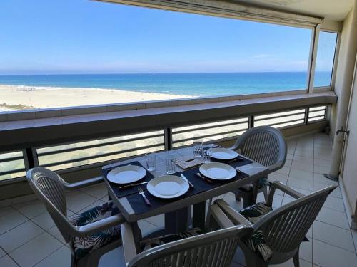 Appartement 2 pièces avec piscine et parking, accès direct plage - FR-1-748-27 (Appartement 2 pieces avec piscine et parking, acces direct plage - FR-1-748-27) in กาเน-ต็อง-รุสซียง