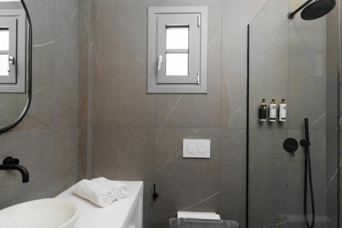 Mr & Mrs White Tinos