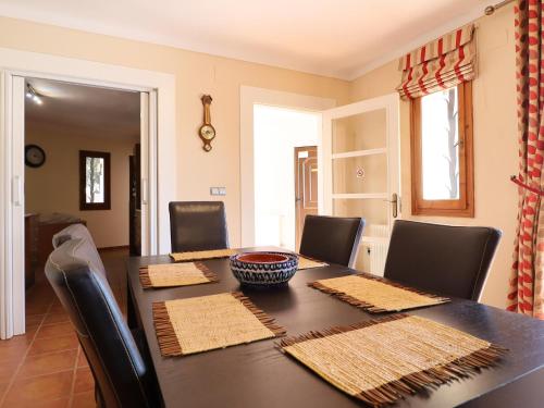 Villa Familiar con Piscina Privada, Costa Brava - ES-366-10 in Pau