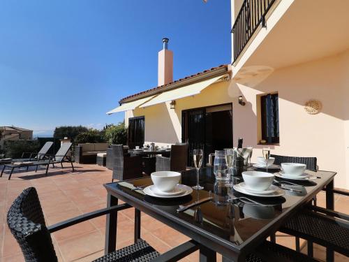 Villa Familiar con Piscina Privada, Costa Brava - ES-366-10 in Pau