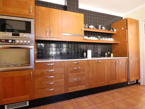 Villa Familiar con Piscina Privada, Costa Brava - ES-366-10 in Pau