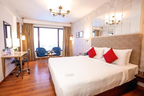 room detail thumbnail 1