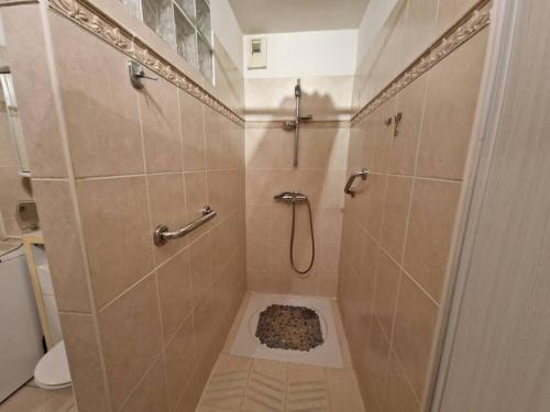 Apartment image 8