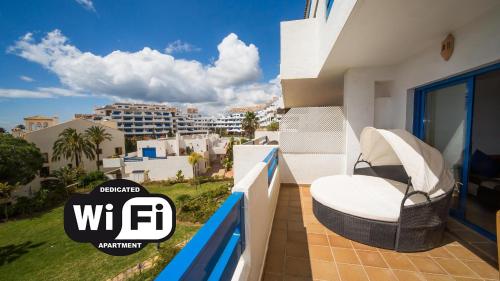 Apartment with Balcony room in Duquesa Suites 303