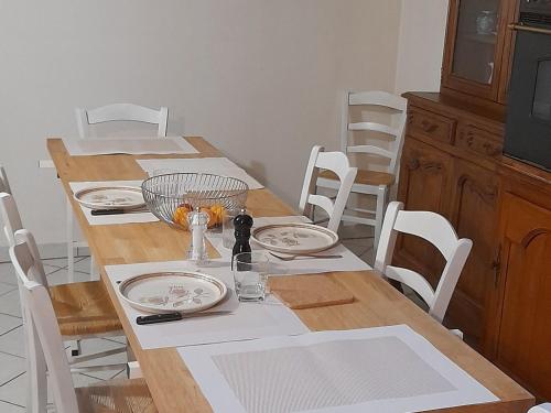 Grande Maison Familiale avec Piscine et Parking à Saint-Gaultier - FR-1-591-753 (Grande Maison Familiale avec Piscine et Parking a Saint-Gaultier - FR-1-591-753) in Saint-Gaultier