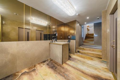 Exquisite 2-Bedroom Luxury Apartment in Prestigious Mayfair H3 - image 8