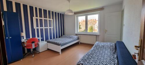 1 double bed, 1 twin bed