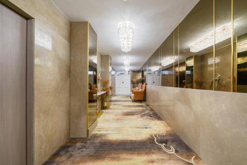 Elegant 2 Bedroom Mayfair Apartment Unmatched Luxury H7 - image 7