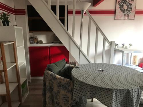 Studio proche forêt (Studio proche foret) in 茹伊昂若薩