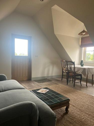 Charming one bedroomed pied a terre in rural locations in Charlton (Wiltshire)