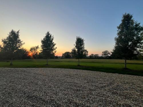 Charming one bedroomed pied a terre in rural locations in Charlton (Wiltshire)