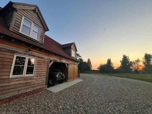 Charming one bedroomed pied a terre in rural locations in Charlton (Wiltshire)