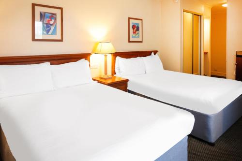 2 double beds