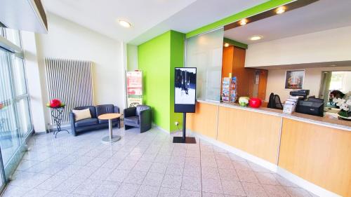 TOP Panorama Inn Hotel - image 14