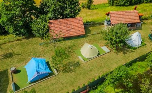 Blue tent in Veļiko Trgovišče