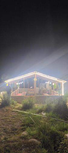 Nhà hàng, muay monk hostel in Majach