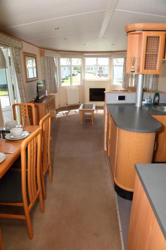 Konyha, Shelly's Stay in Port Carlisle