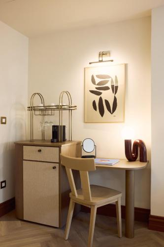 Standard Double or Twin Room image 9