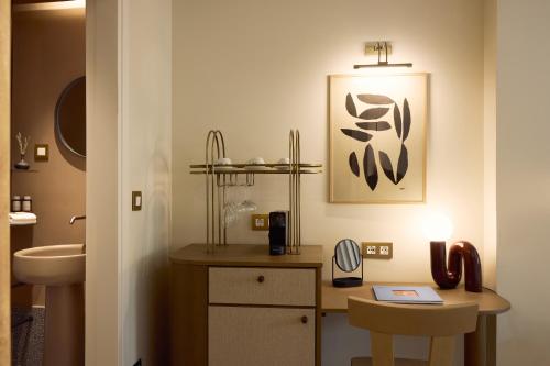 Standard Double or Twin Room image 8