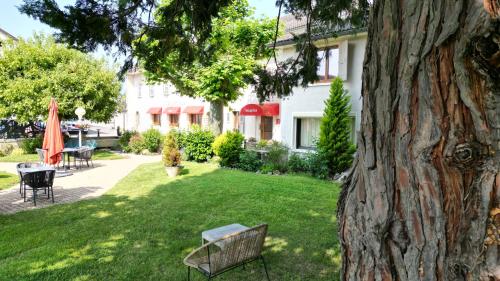 Exterior view, La Bonne Auberge in Segny