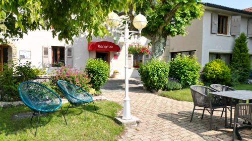 Exterior view, La Bonne Auberge in Segny