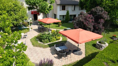 Exterior view, La Bonne Auberge in Segny