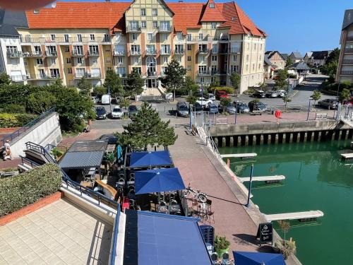 The Maritime Escape F3 Port & Historic Center in Дівес-Сюр-Мер