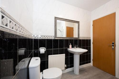 Stylish 3 or 4 Bed House and Parking, Mánchester (foto 6)