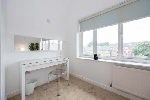 Stylish 3 or 4 Bed House and Parking, Mánchester (foto 9)