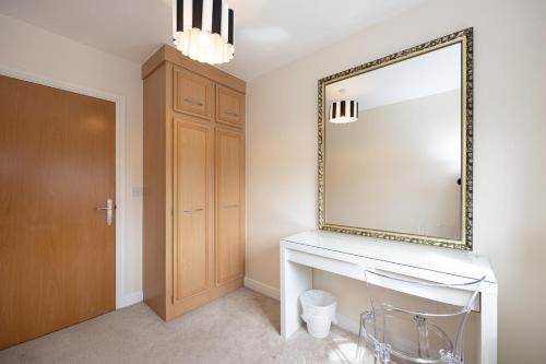 Stylish 3 or 4 Bed House and Parking, Mánchester (foto 11)