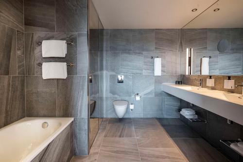 Suite, executive