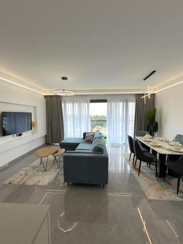 The modern executive serene suites with amazing breathtaking city views ,fully equipped gym and swim in Woodley