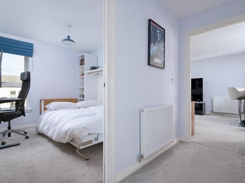 Pass the Keys Modern 2bed Apartment Edinburgh - image 5