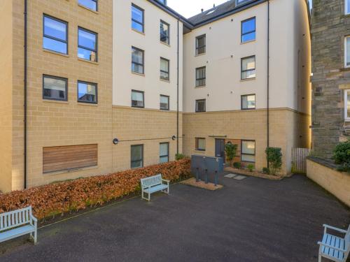 Pass the Keys Modern 2bed Apartment Edinburgh - image 6