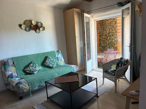 Studio cosy climatisé, wifi près des collines de Martigues, Martigues