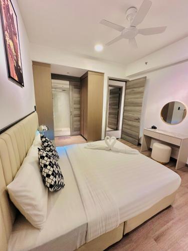 Two-Bedroom Deluxe Apartment image 10
