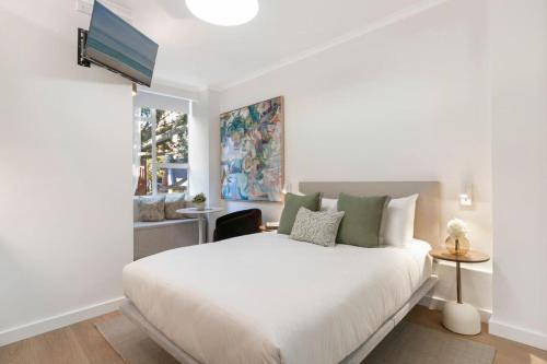 Stylish Studio with Rooftop Harbour Views - image 11