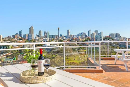 Stylish Studio with Rooftop Harbour Views in Darling Point