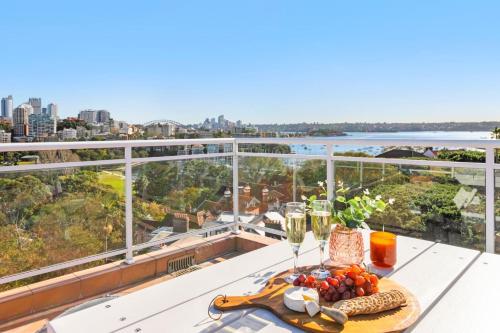 Stylish Studio with Rooftop Harbour Views in Darling Point