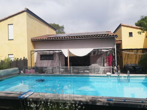 Úszómedence, Studio avec terrasse au calme in Le Cannet Des Maures