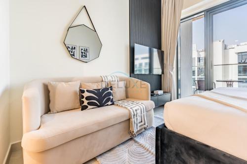 Furnished Studio Near Meydan Racecourse, Minutes to Downtown Dubai, Azizi Riviera 47, Al Merkadh by Deluxe Holiday Homes, Дубай (фото 2)