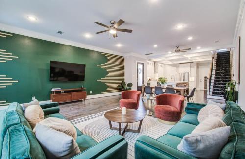 Houston Central Location - Stylish with Jacuzzi near บ้านกระป๋องเบียร์