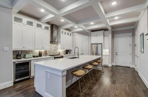 Houston Central Location - Stylish with Jacuzzi in Houston, USA