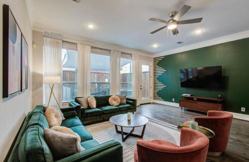 Houston Central Location - Stylish with Jacuzzi near บ้านกระป๋องเบียร์