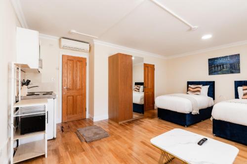 Warm Apartments in Queensway, London