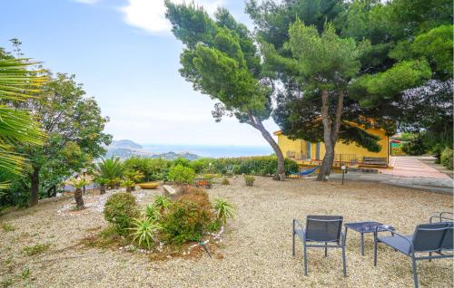 Úszómedence, Beautiful Apartment In Imperia With Wifi in Poggi