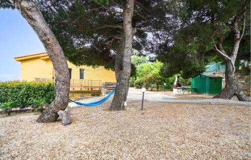 Úszómedence, Beautiful Apartment In Imperia With Wifi in Poggi