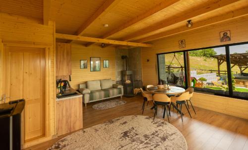 кухня, Cabana de sub mesteceni in Mătişeşti