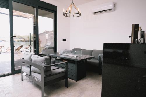 Three-Bedroom Holiday Home  image 10