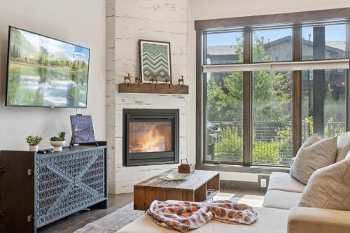 Modern Mountain Escape at Blackstone Walk to the Slopes – khách sạn tại Snyderville